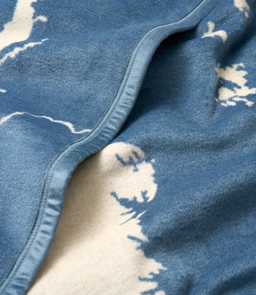 Blue and cream fleece blanket with Chesapeake Bay map design and sewn binding edge detail.3